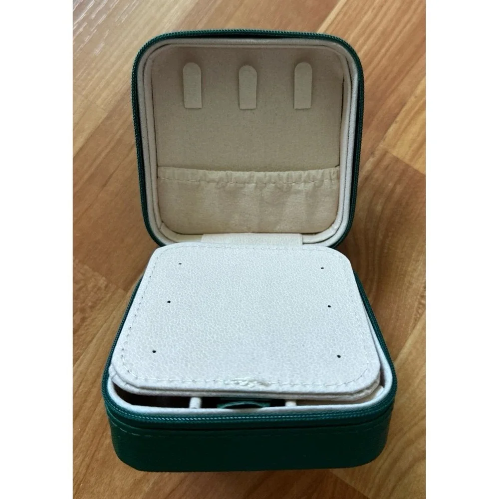 TRAVEL JEWELLERY BOX-IN GREEN FAUX LEATHER- New !